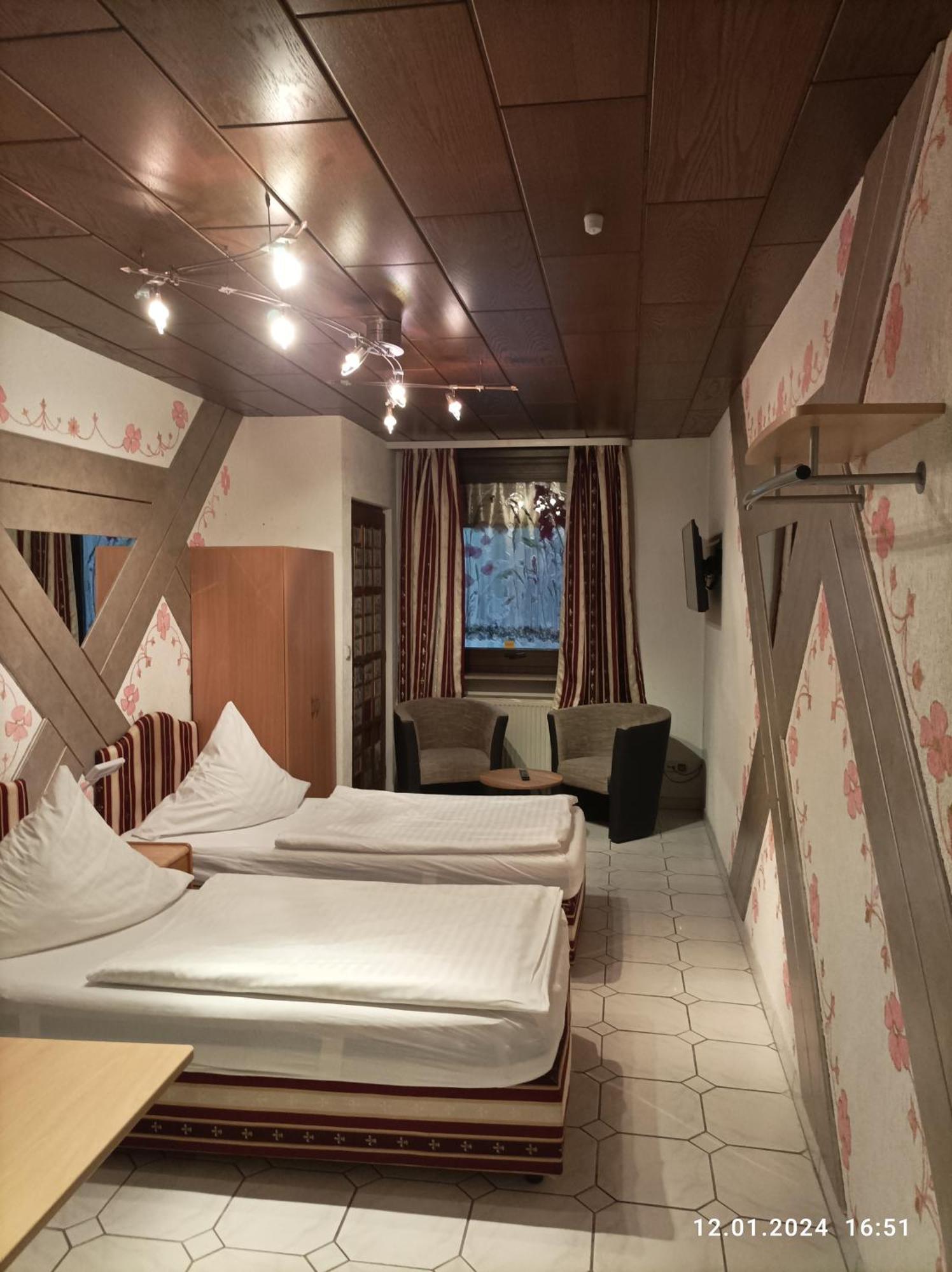 Central Hotel シュヴェツィンゲン エクステリア 写真